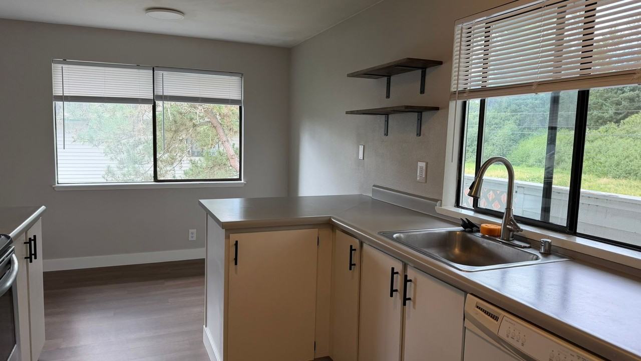 1624 201st Pl Se #6D - Photo 2 of 14
