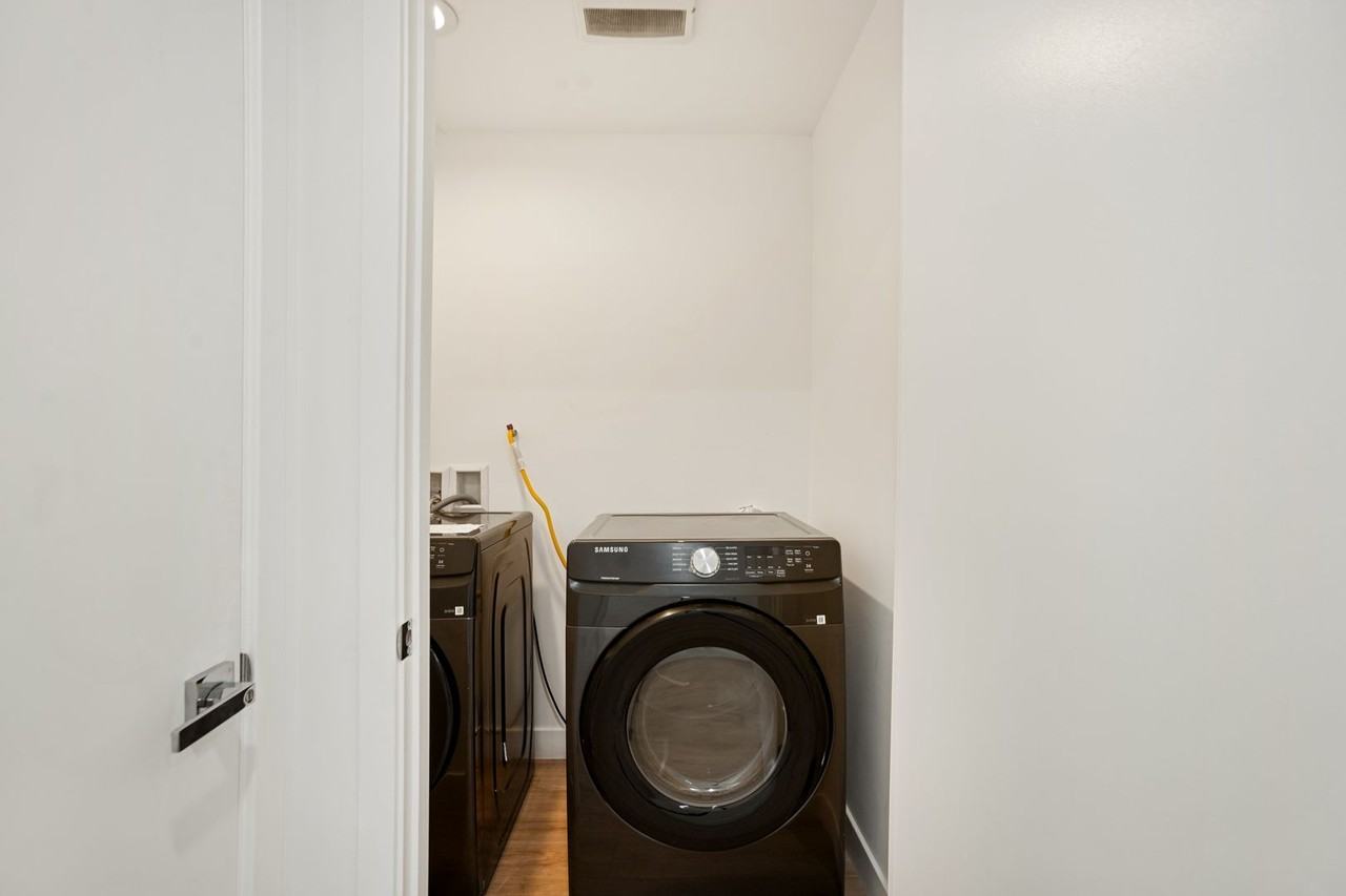 443 N Heliotrope Dr - Photo 4 of 22
