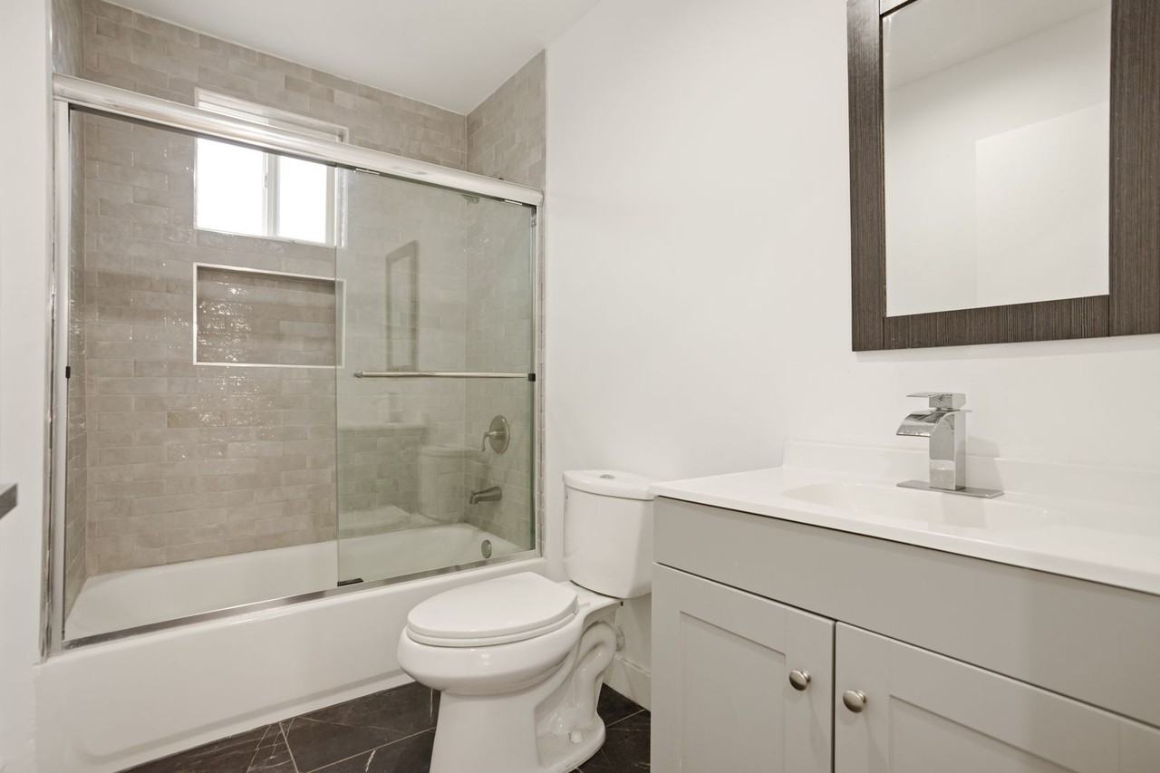 443 N Heliotrope Dr - Photo 5 of 22