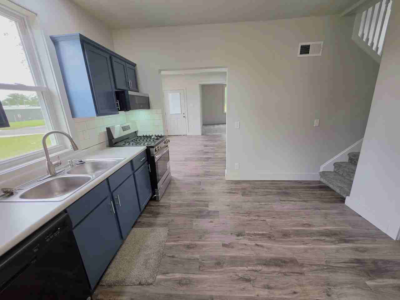 2340 S Anthony Blvd #1 - Photo 3 of 10