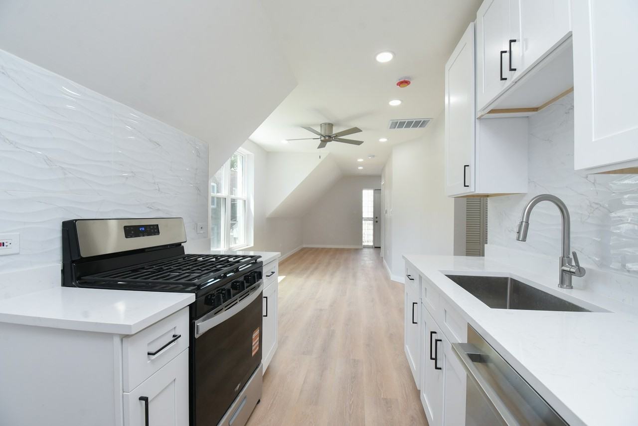 1431 North Campbell Ave, Unit 2R - Photo 3 of 13