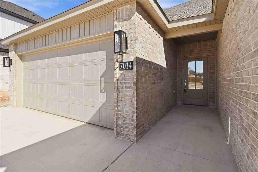 7014 Sw Orange Ave - Photo 6 of 47