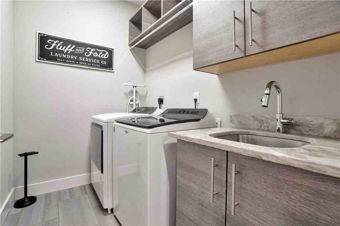 1572 N Desoto Pl - Photo 5 of 22