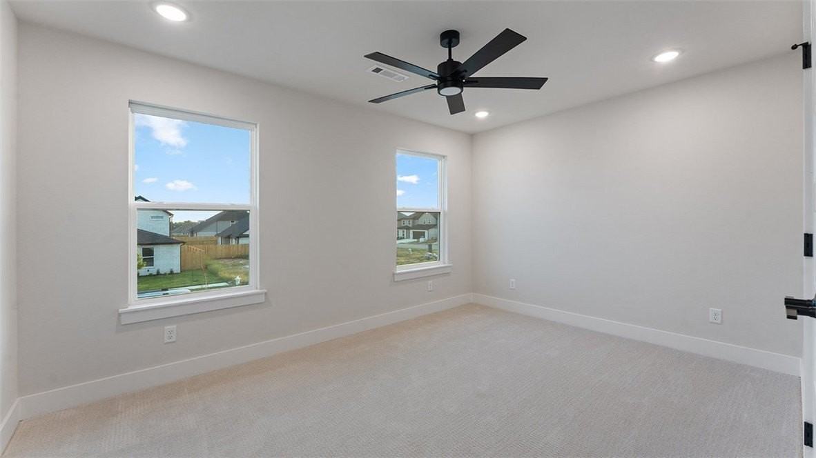 930 Moksha St - Photo 5 of 27