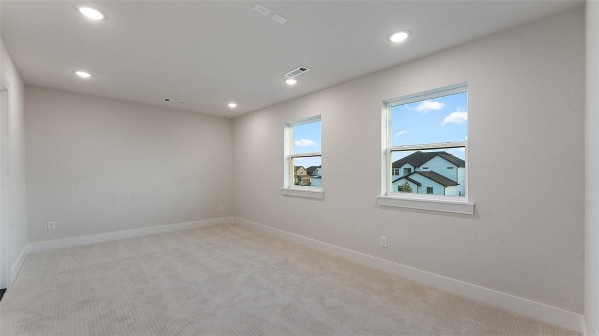 930 Moksha St - Photo 6 of 27