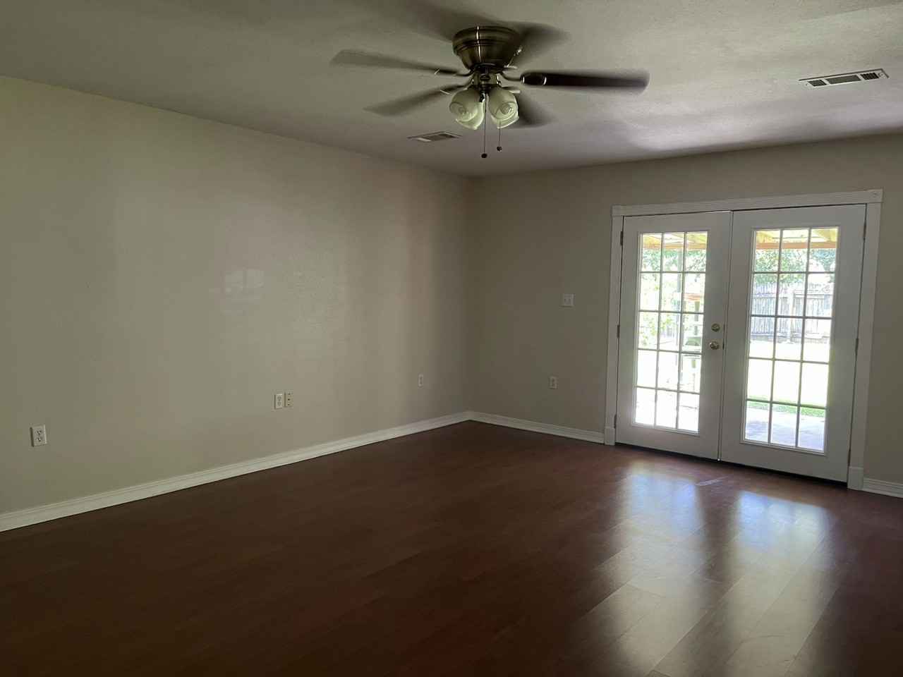 315 Woodcrest Drive - Photo 2 of 18
