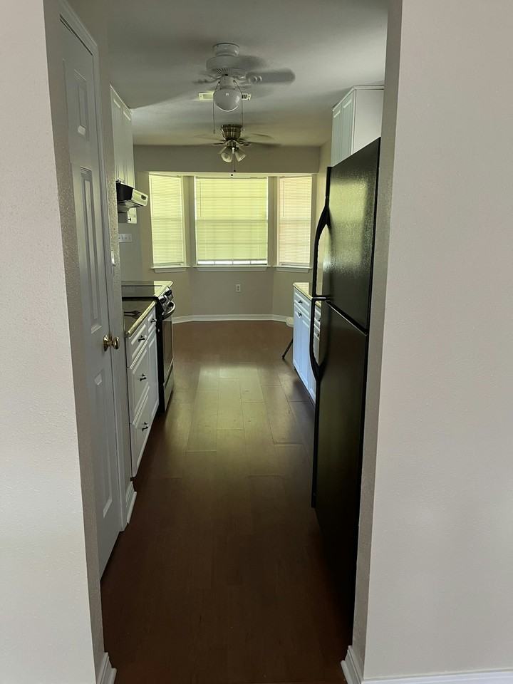 315 Woodcrest Drive - Photo 4 of 18