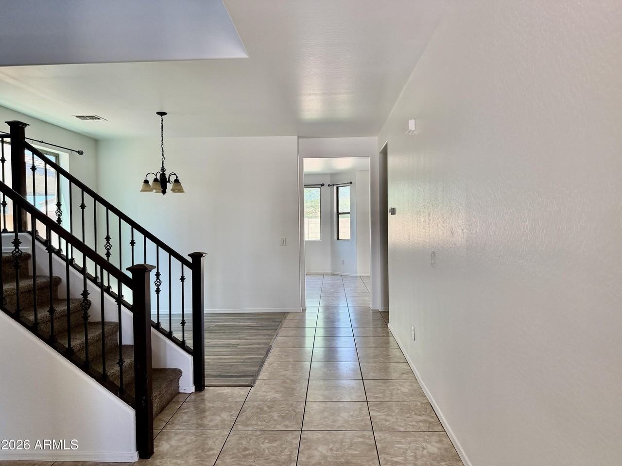 3340 S Sunland Dr - Photo 4 of 38