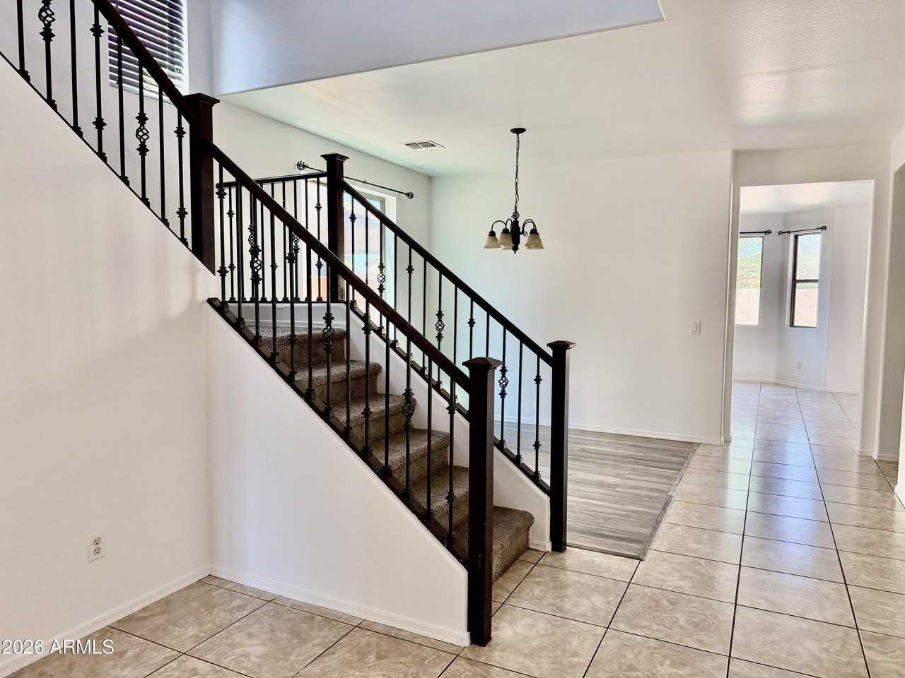 3340 S Sunland Dr - Photo 5 of 38