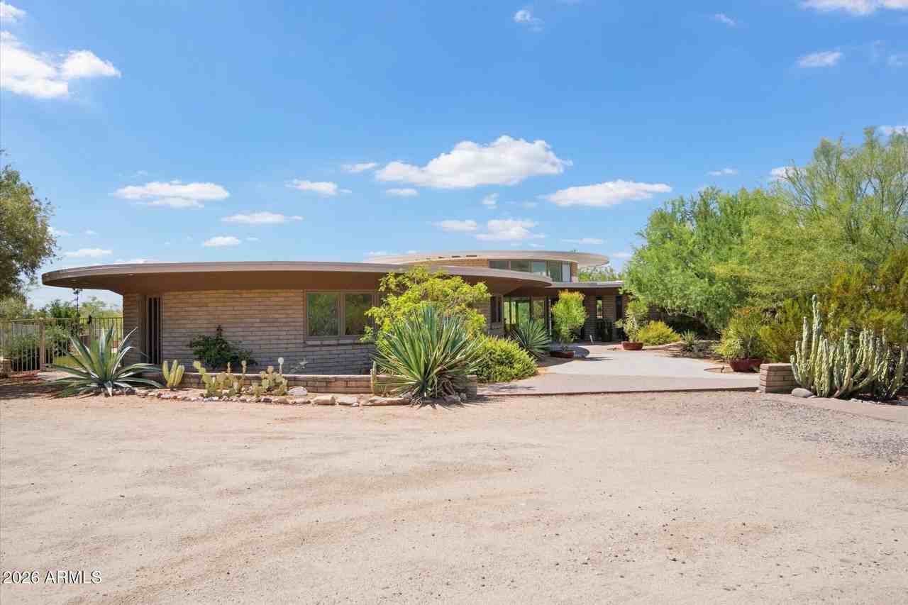 6111 N Palo Cristi Rd - Photo 2 of 39