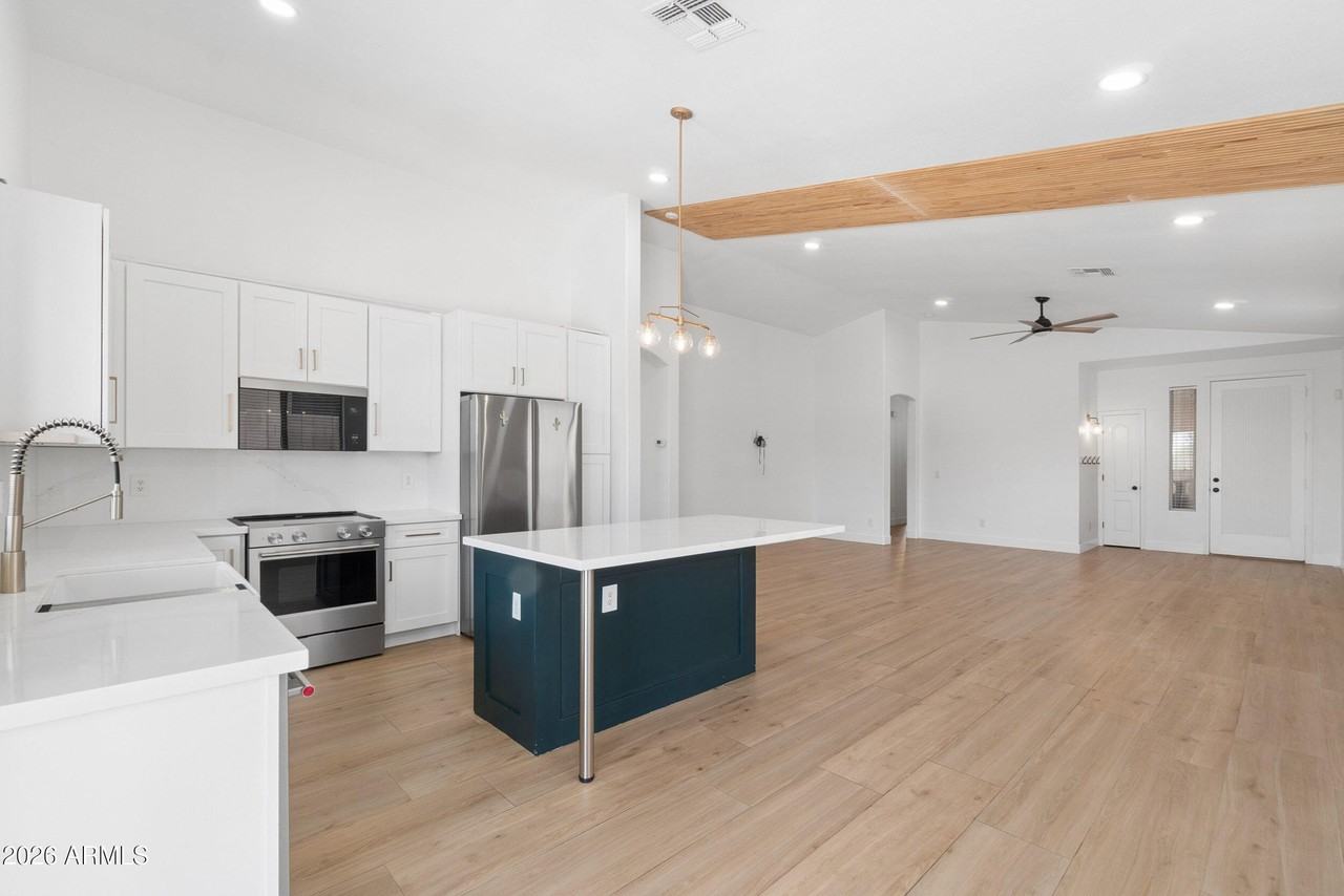 4349 E Smokehouse Trl - Photo 2 of 16