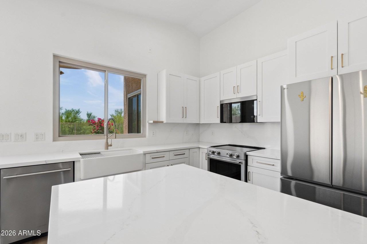 4349 E Smokehouse Trl - Photo 4 of 16