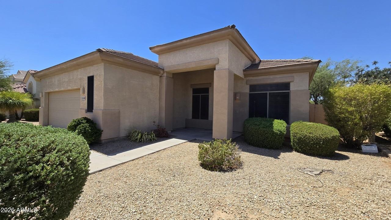 13588 W Alvarado Dr - Photo 2 of 32