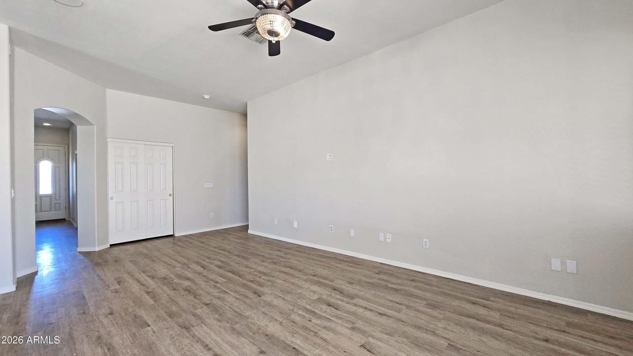 13588 W Alvarado Dr - Photo 5 of 32