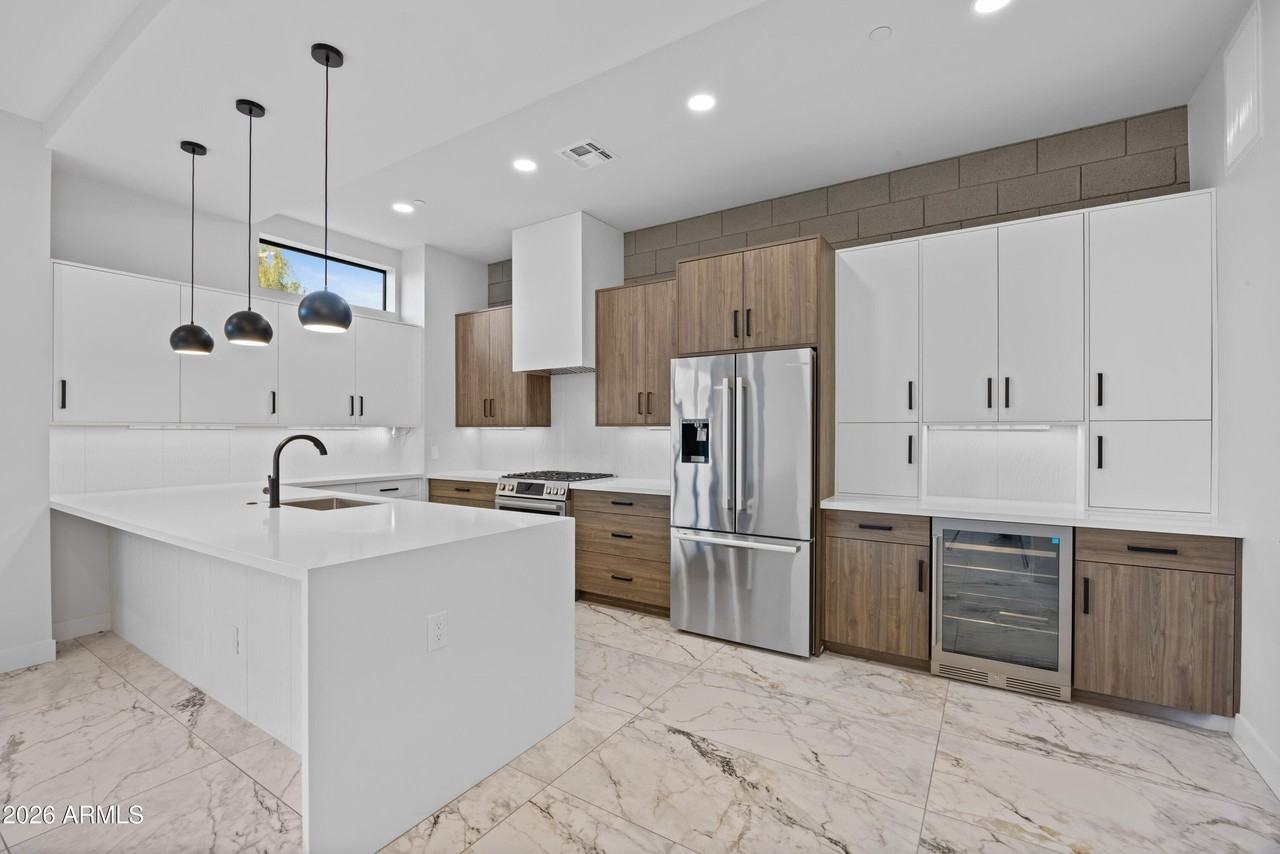 377 E Windsor Ave #4 - Photo 4 of 28