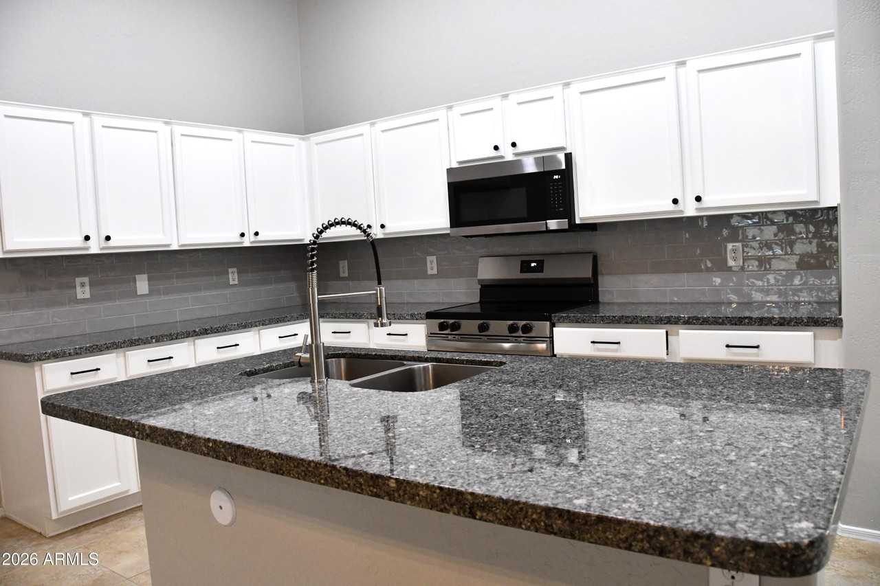 8787 W Gardenia Ave - Photo 4 of 26