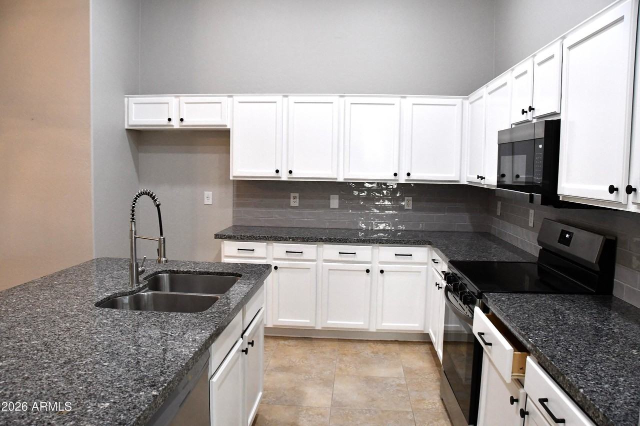 8787 W Gardenia Ave - Photo 5 of 26
