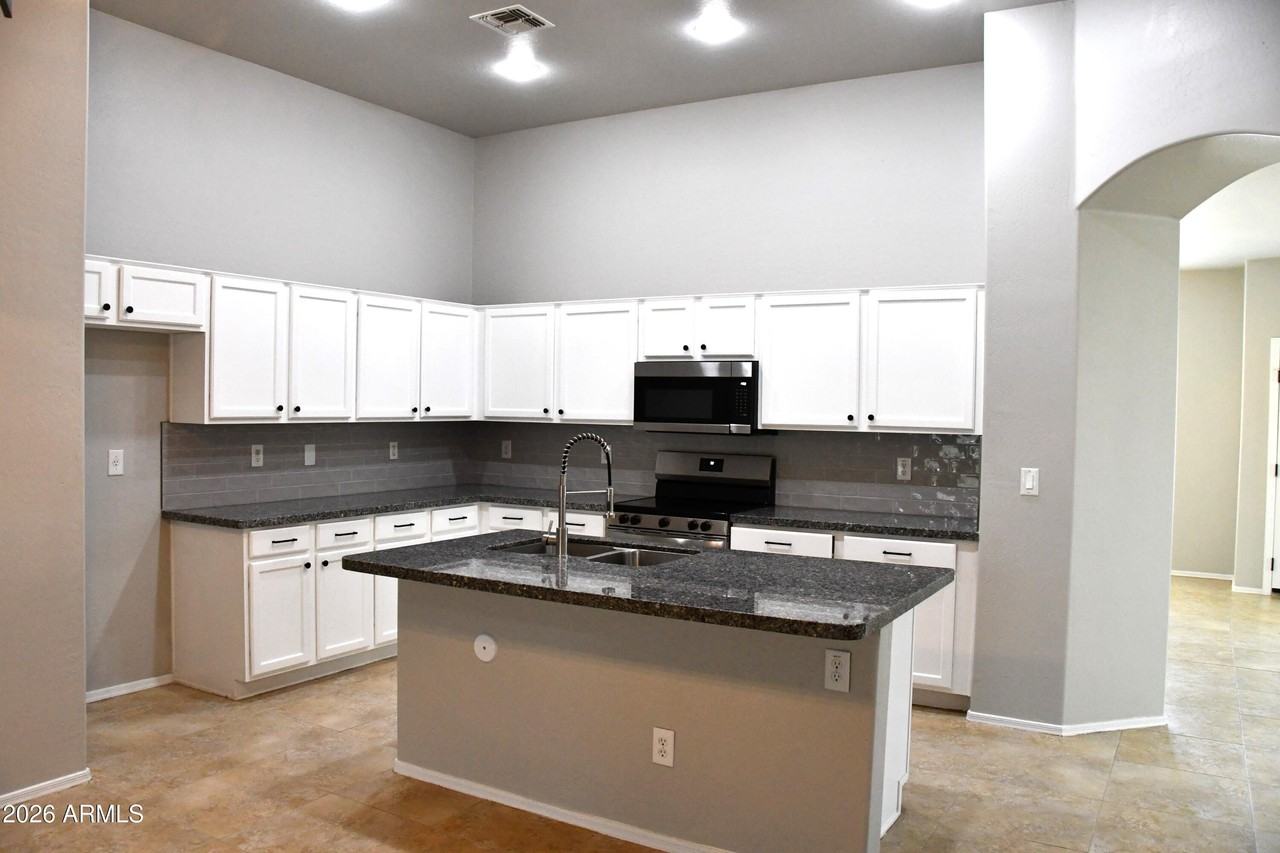 8787 W Gardenia Ave - Photo 6 of 26