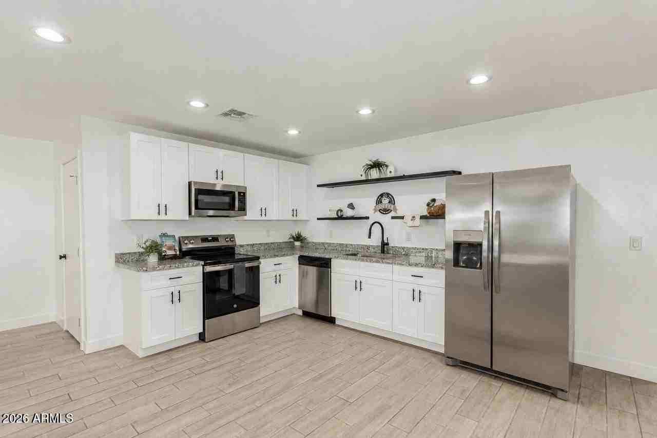 1823 W Hadley St - Photo 2 of 14