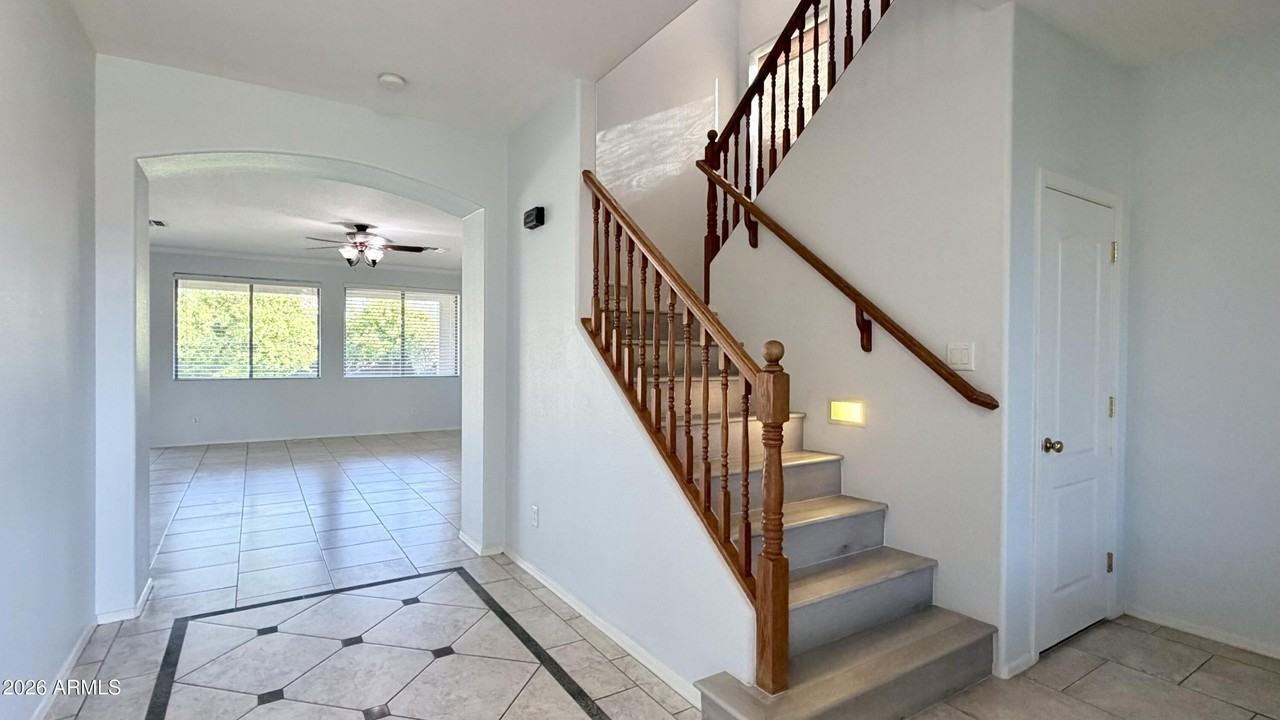 1289 E Iris Dr - Photo 4 of 42