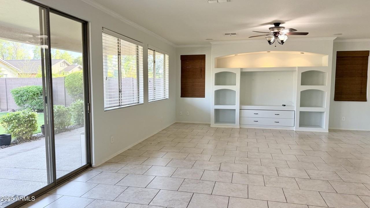 1289 E Iris Dr - Photo 5 of 42