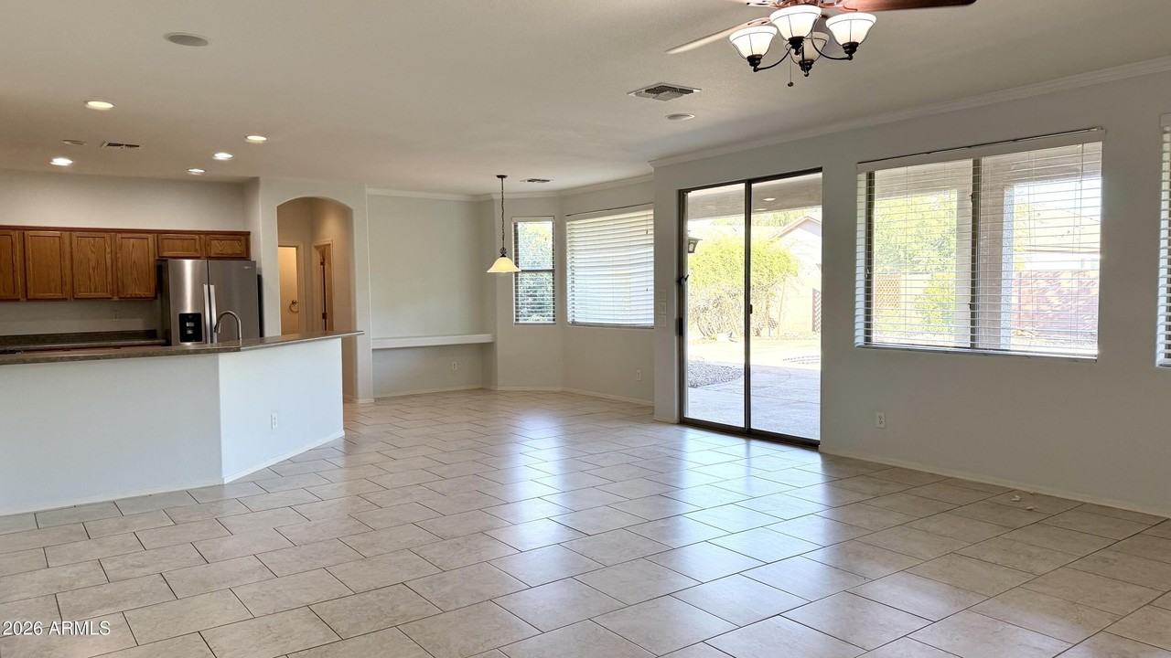 1289 E Iris Dr - Photo 6 of 42