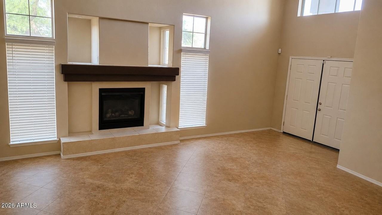 14138 N 158th Ct - Photo 2 of 11