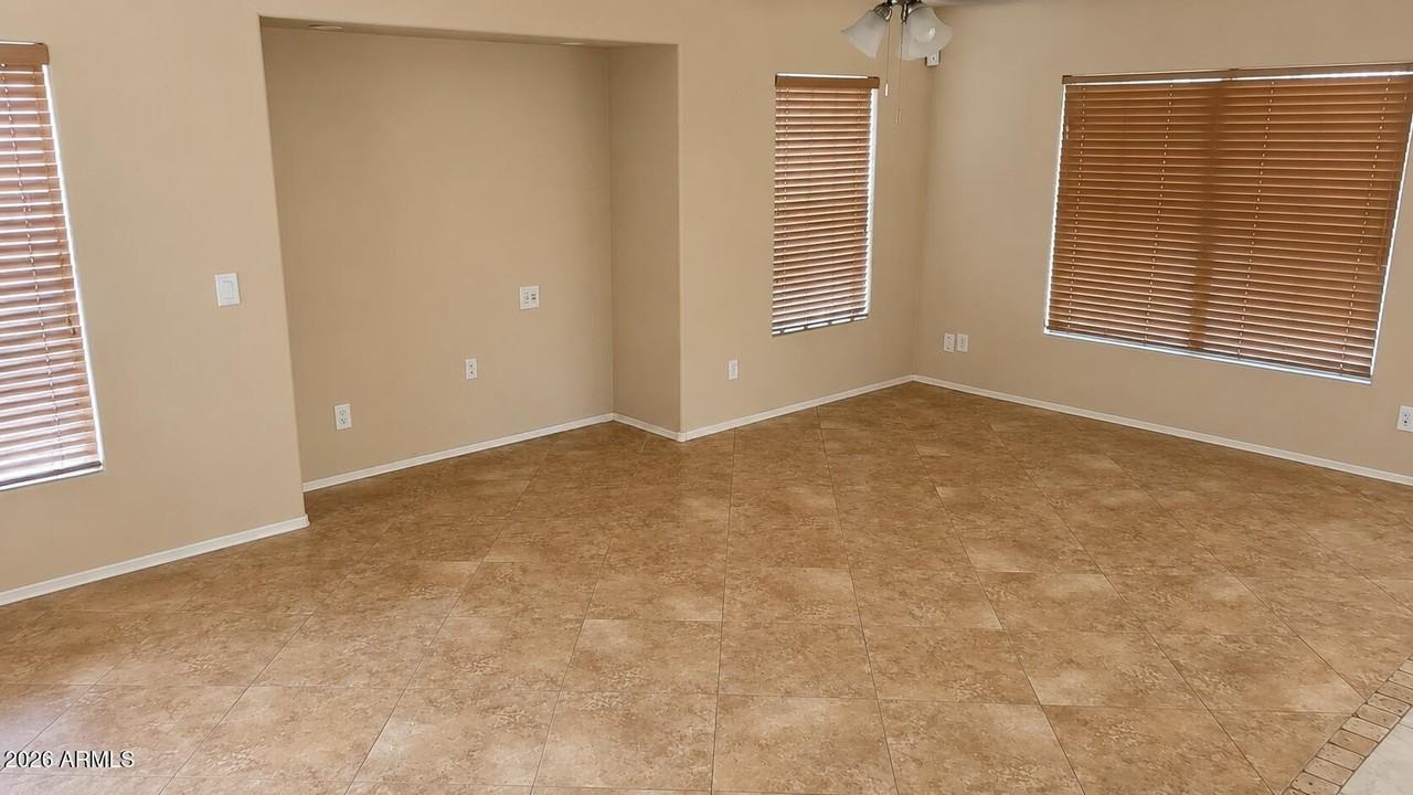 14138 N 158th Ct - Photo 6 of 11