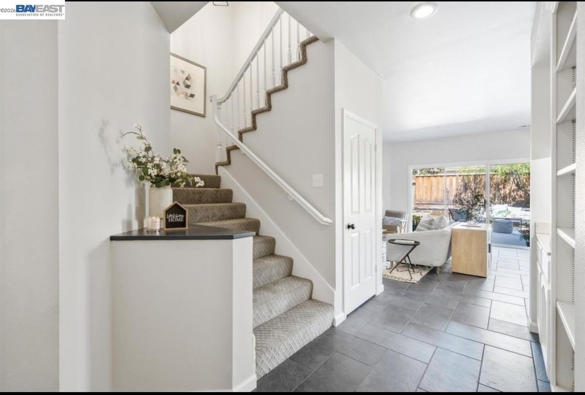 5 Stuart Pl - Photo 4 of 50