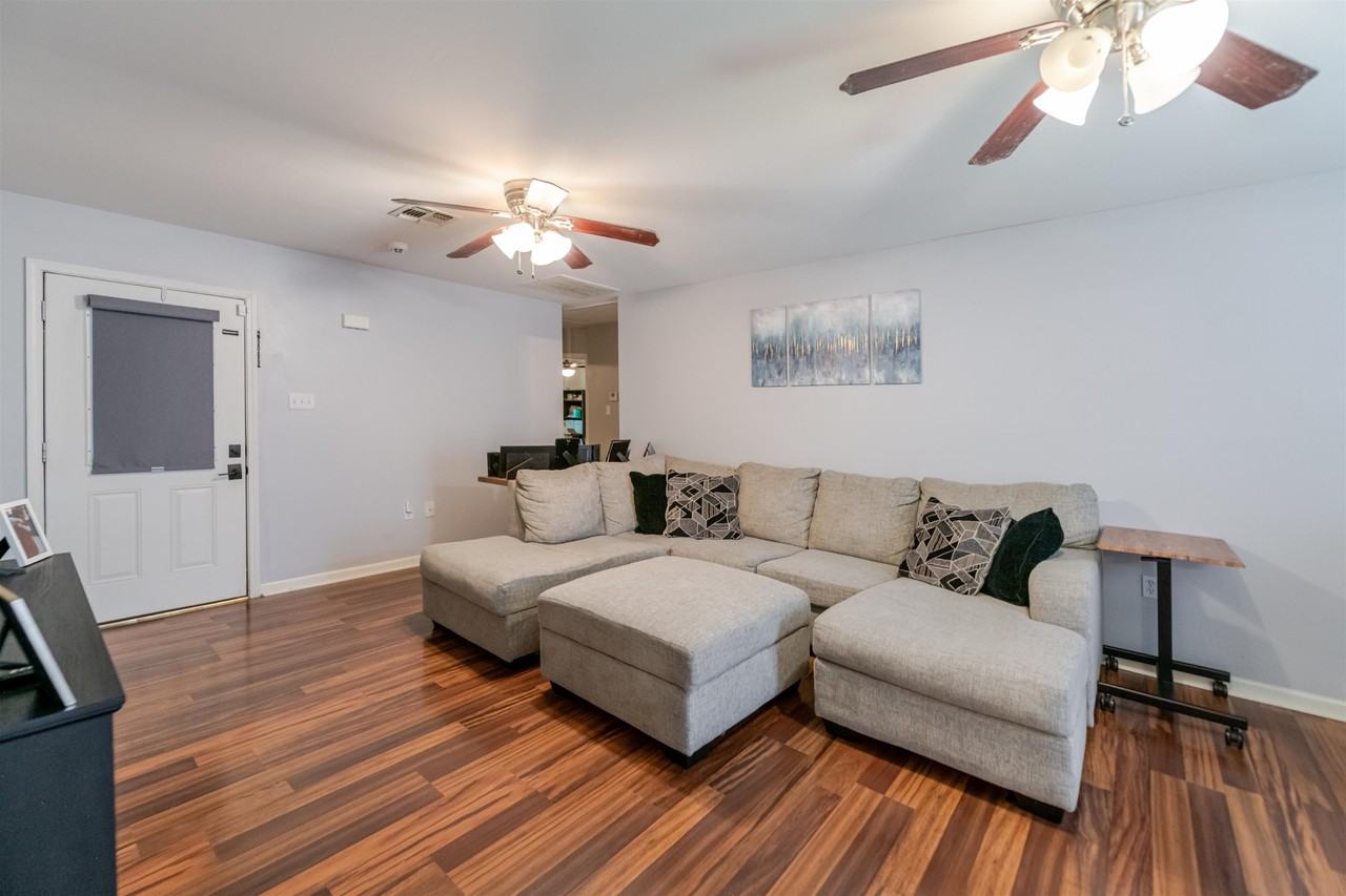 135 Jolie Oaks Blvd - Photo 3 of 12