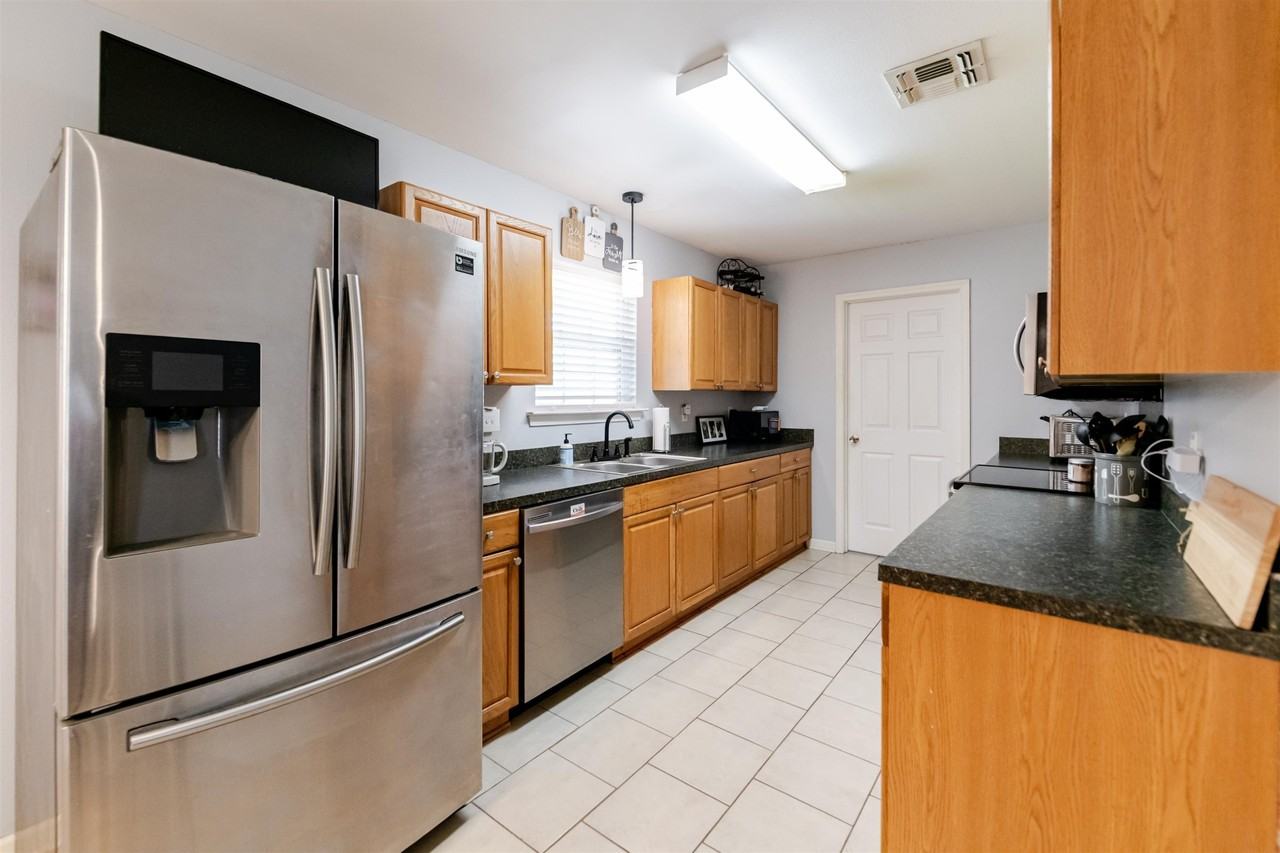 135 Jolie Oaks Blvd - Photo 5 of 12