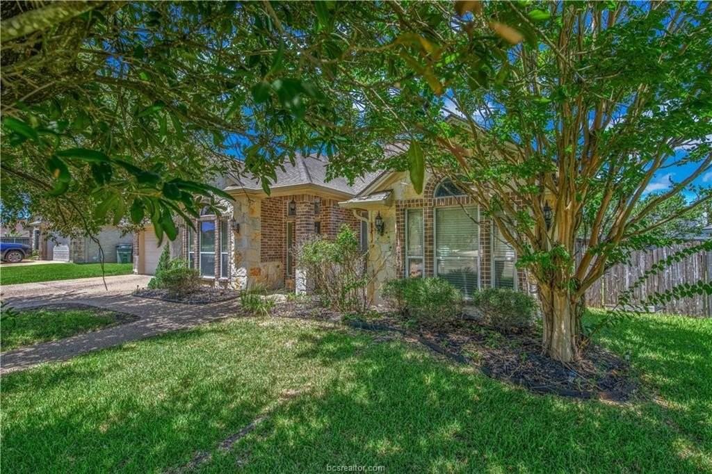 2703 Colony Glen Dr - Photo 2 of 26