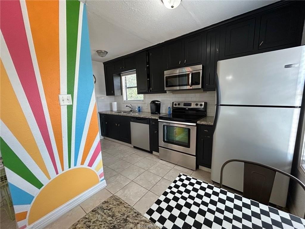 212 Montclair Ave - Photo 4 of 10
