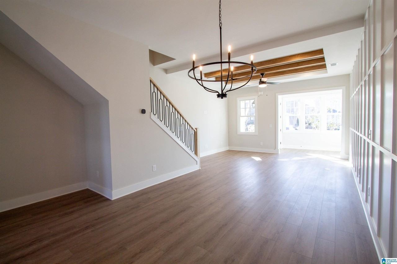 1188 Windsor Sq - Photo 3 of 18
