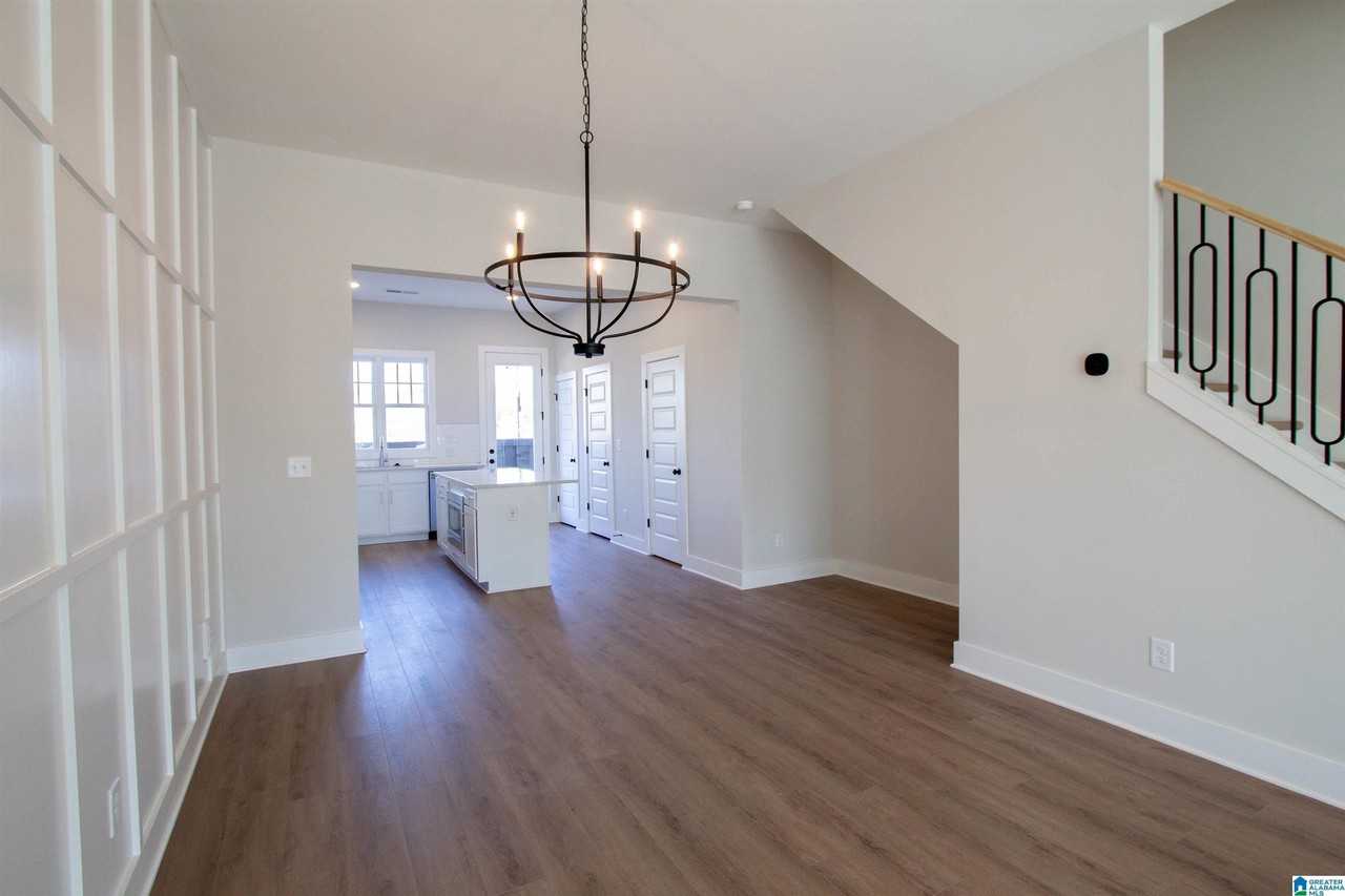 1188 Windsor Sq - Photo 4 of 18