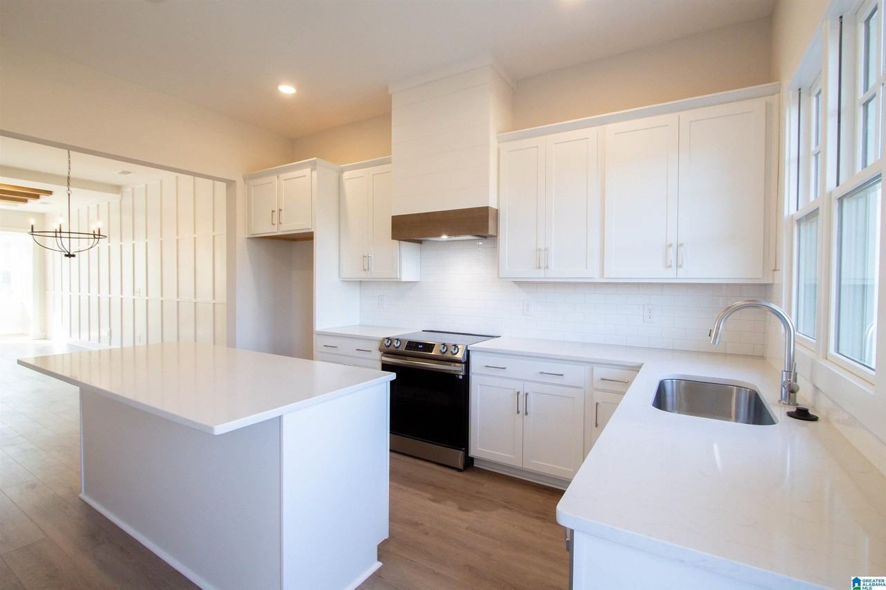1188 Windsor Sq - Photo 5 of 18