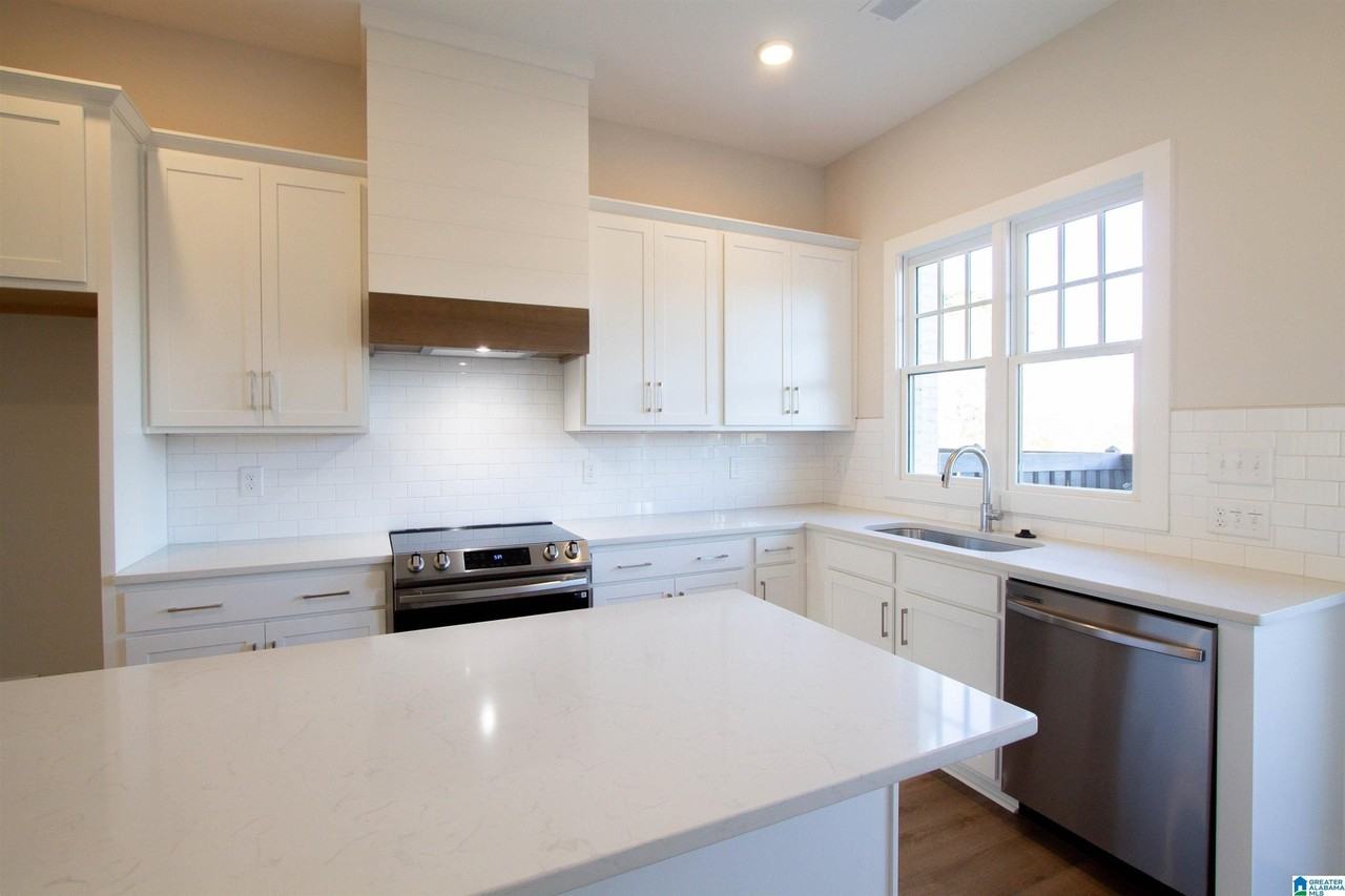 1188 Windsor Sq - Photo 6 of 18