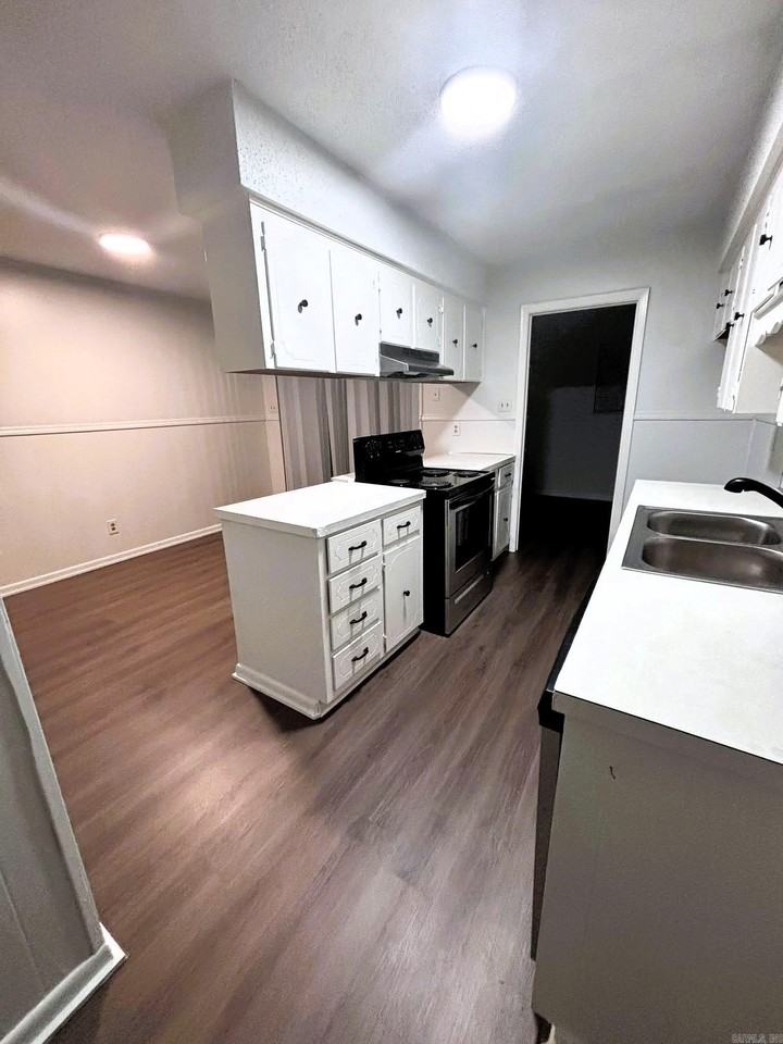 1800 Sanford Dr #4 - Photo 3 of 12