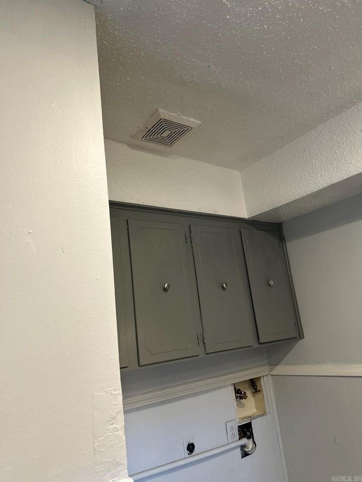 1800 Sanford Dr #4 - Photo 5 of 12
