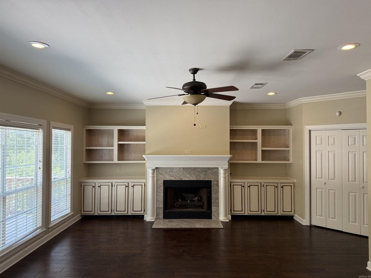 4 Bordeaux Ct - Photo 2 of 22