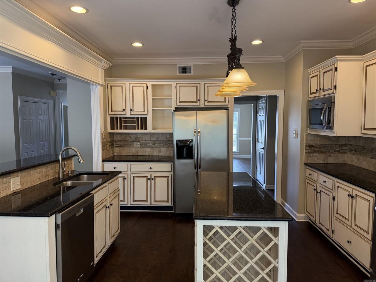 4 Bordeaux Ct - Photo 7 of 22