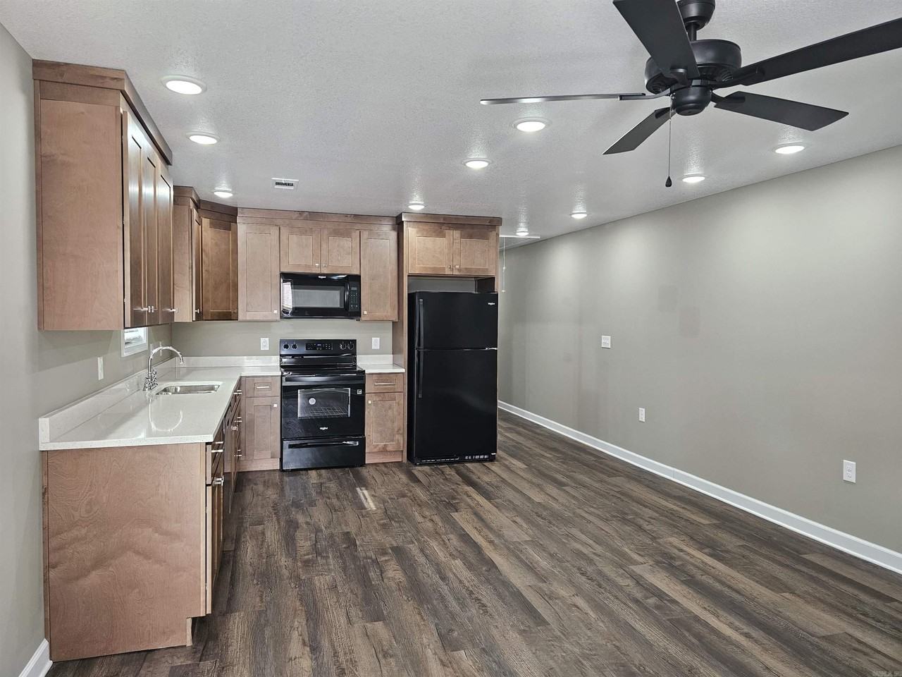 800 S 3rd Ave - Photo 3 of 4