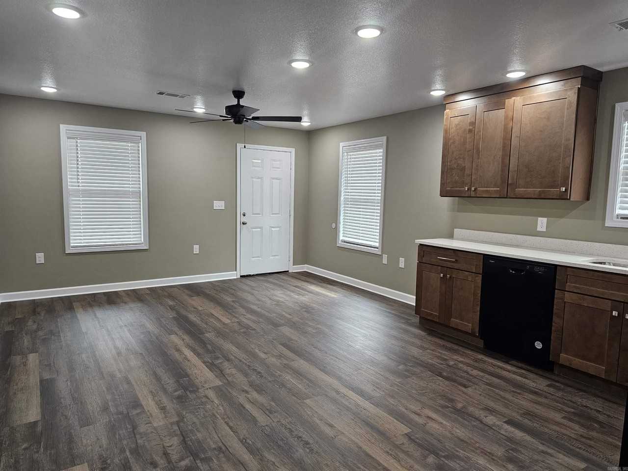 800 S 3rd Ave - Photo 4 of 4