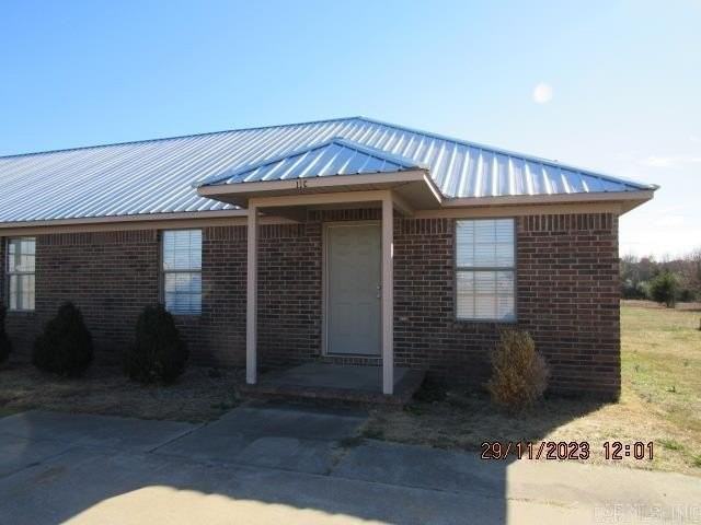 11C Alexis Ln - Photo 2 of 12