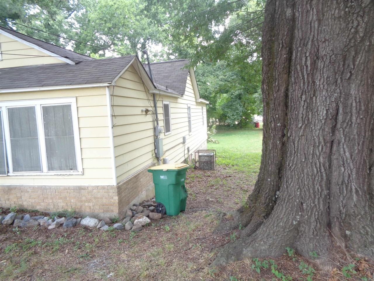 1906 E Capitol Ave - Photo 4 of 22