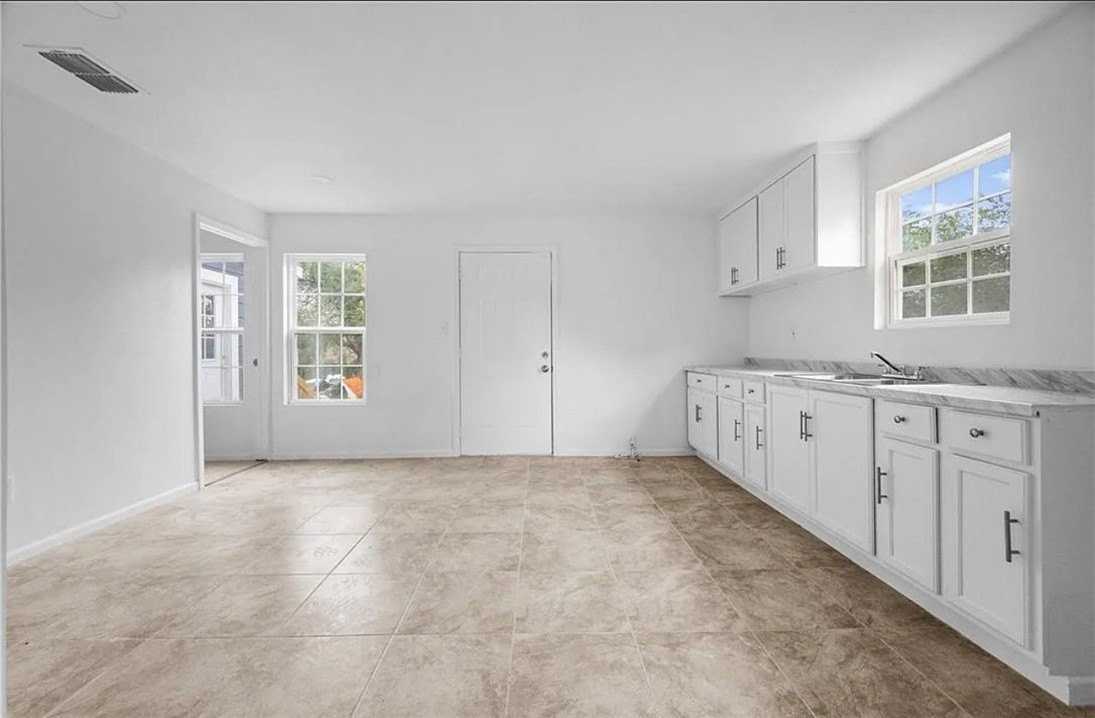 1105 Esperanza St #A - Photo 6 of 24