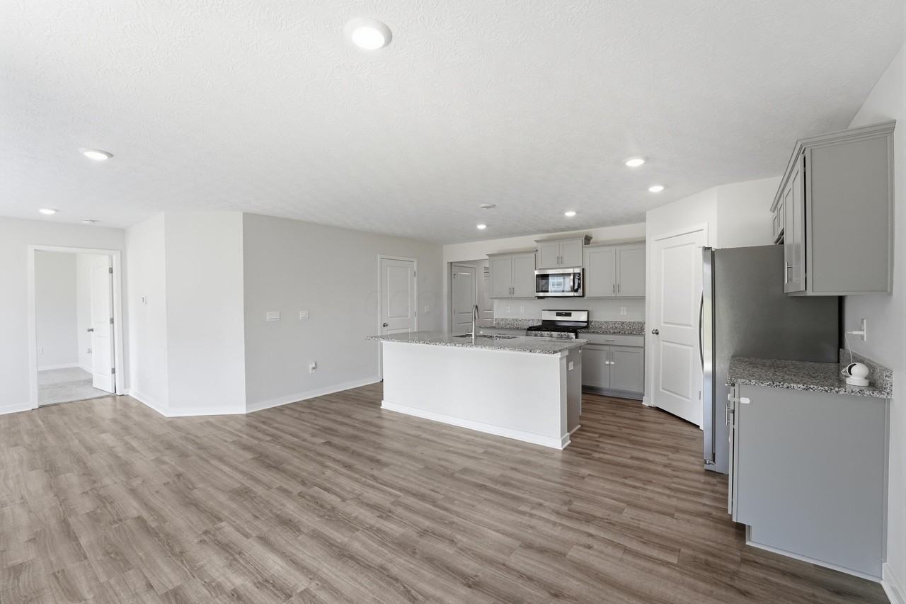 3040 Wyntree Dr - Photo 3 of 27
