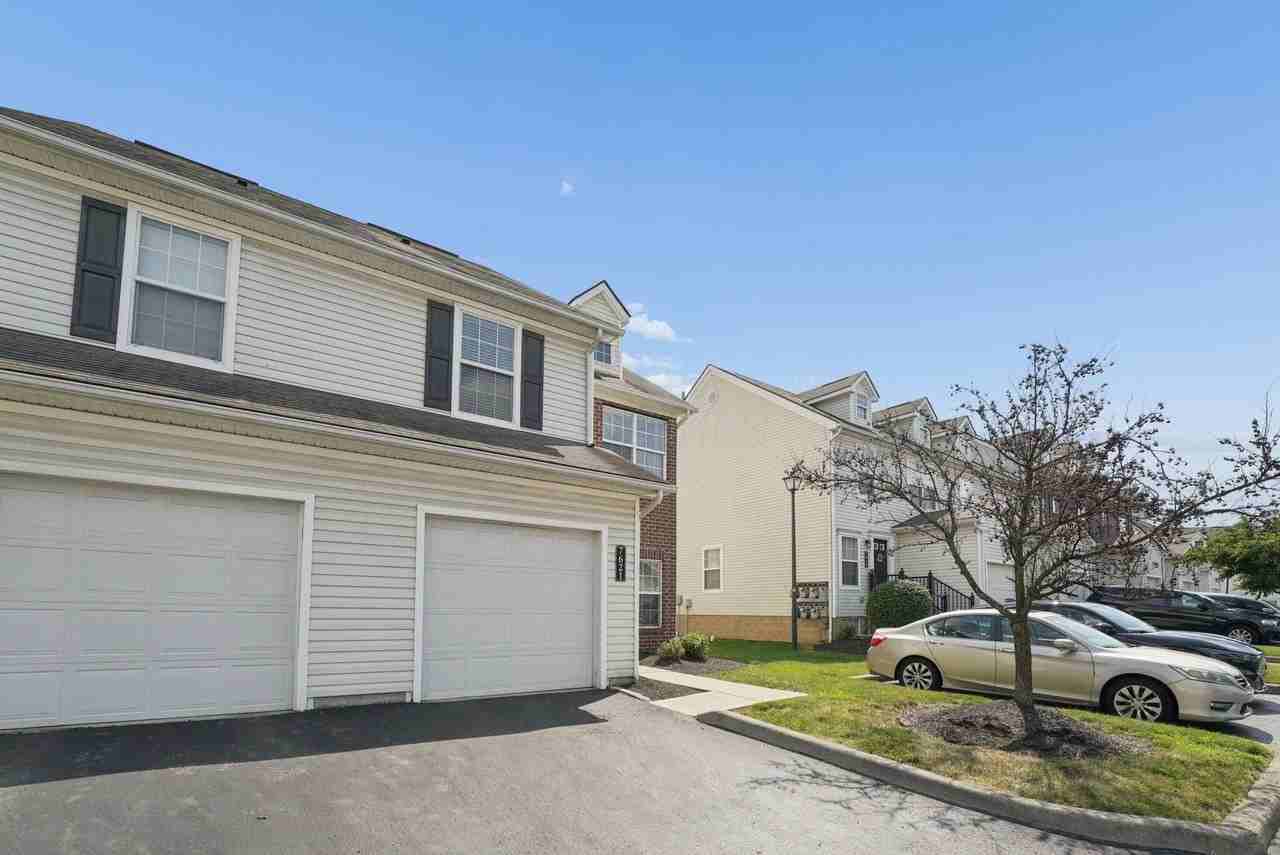 7621 Lorimar Dr - Photo 2 of 44