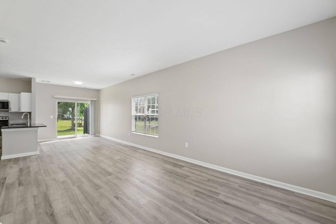 7621 Lorimar Dr - Photo 4 of 44