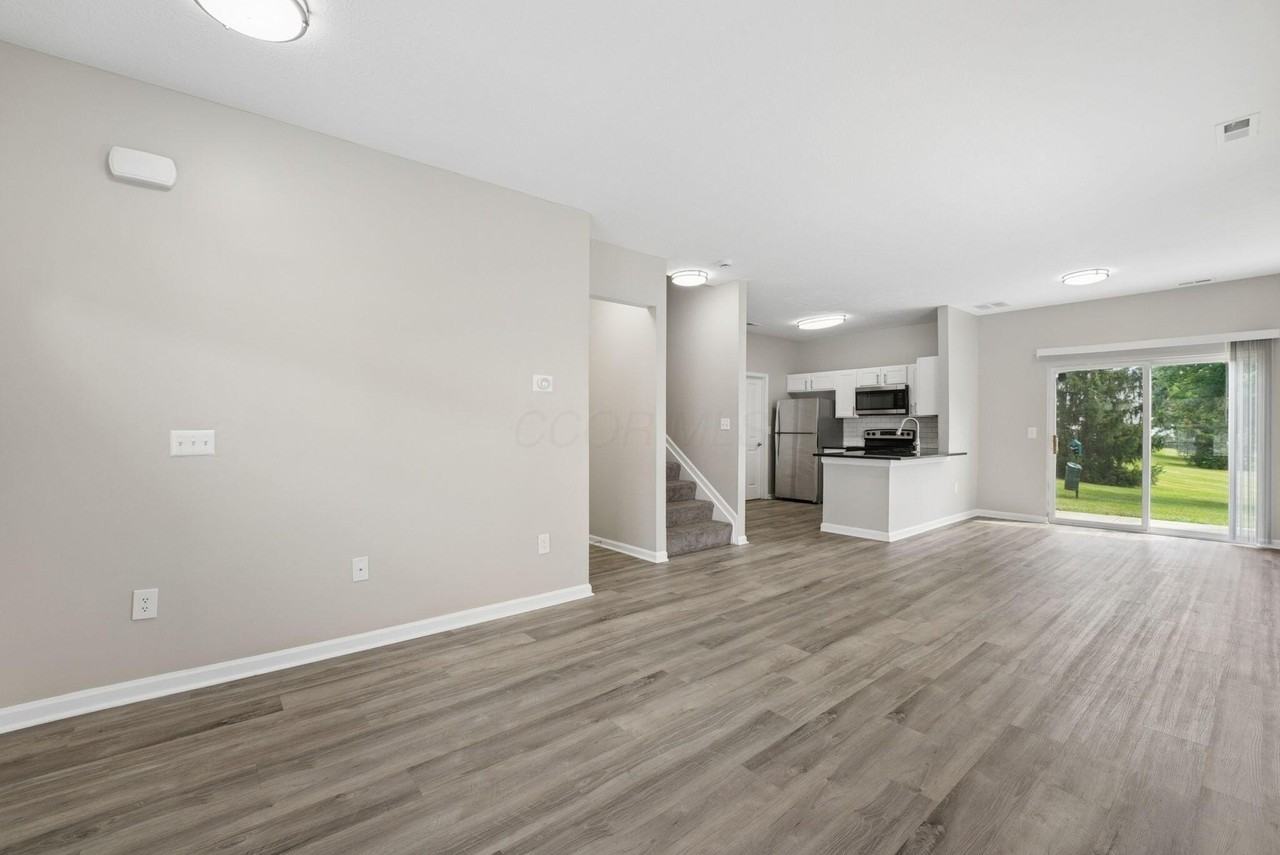 7621 Lorimar Dr - Photo 6 of 44